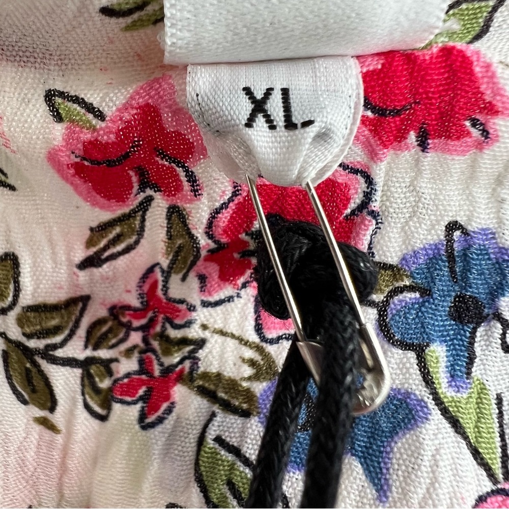 Sokie Collective NWT Peek-a-Boo Dress in White Floral size XL - Picture 9 of 12
